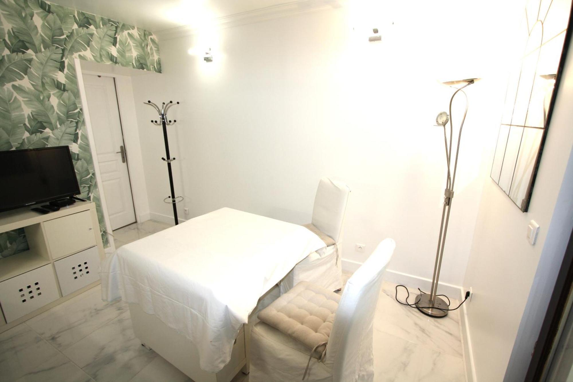Appart Prive Parisien Avec Cuisine -St Charles - Near Beaugrenelle -Tour Eiffel 75015 Paris Bel Emplacement !! Apartment *