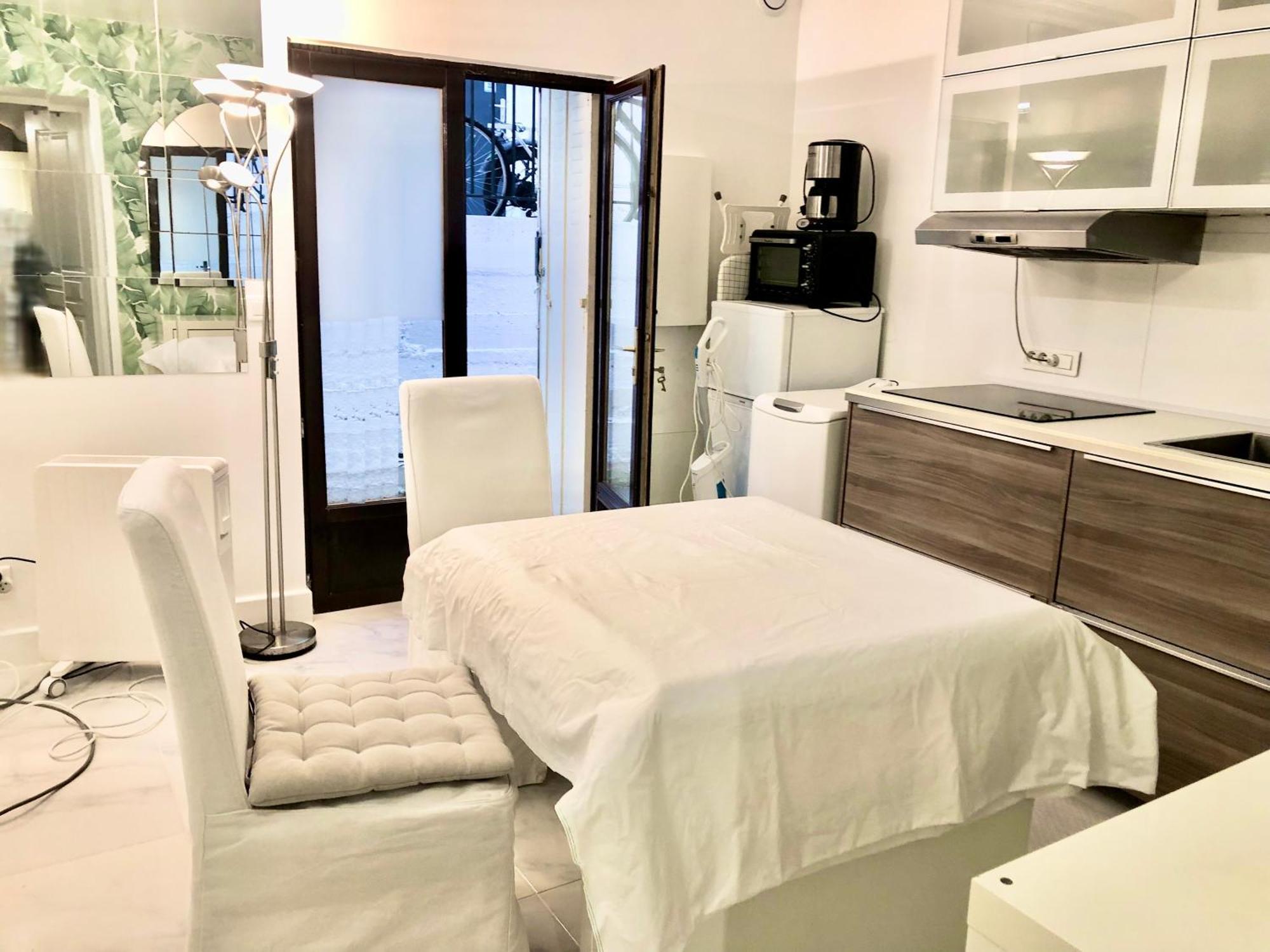 Apartment Appart Prive Parisien Avec Cuisine -St Charles - Near Beaugrenelle -Tour Eiffel 75015 Paris Bel Emplacement !! *